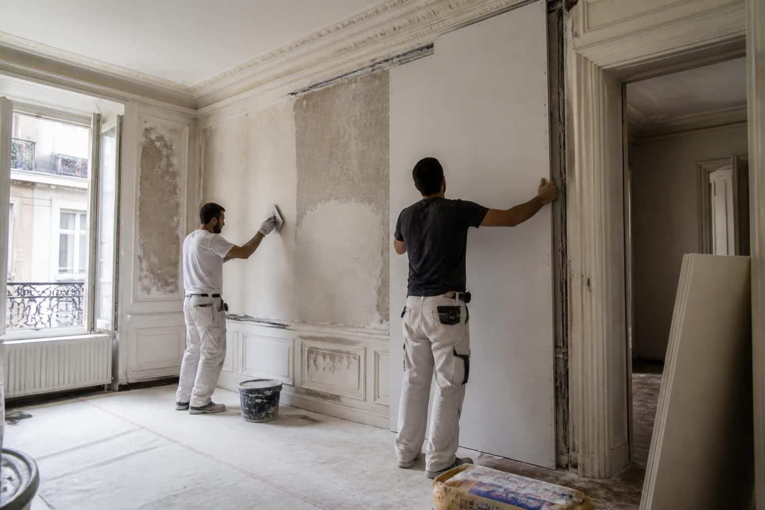 découvrez les avantages de l'enduit et de la plaque de plâtre pour rénover un appartement ancien à lyon. conseils pratiques pour choisir la meilleure solution adaptée à vos besoins et à votre budget.