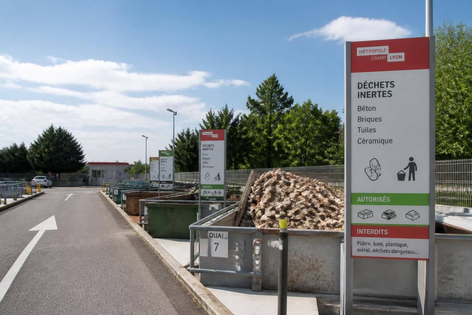 découvrez où déposer vos gravats de chantier en toute simplicité grâce aux déchèteries de la métropole de lyon. guide pratique pour un tri efficace et responsable.