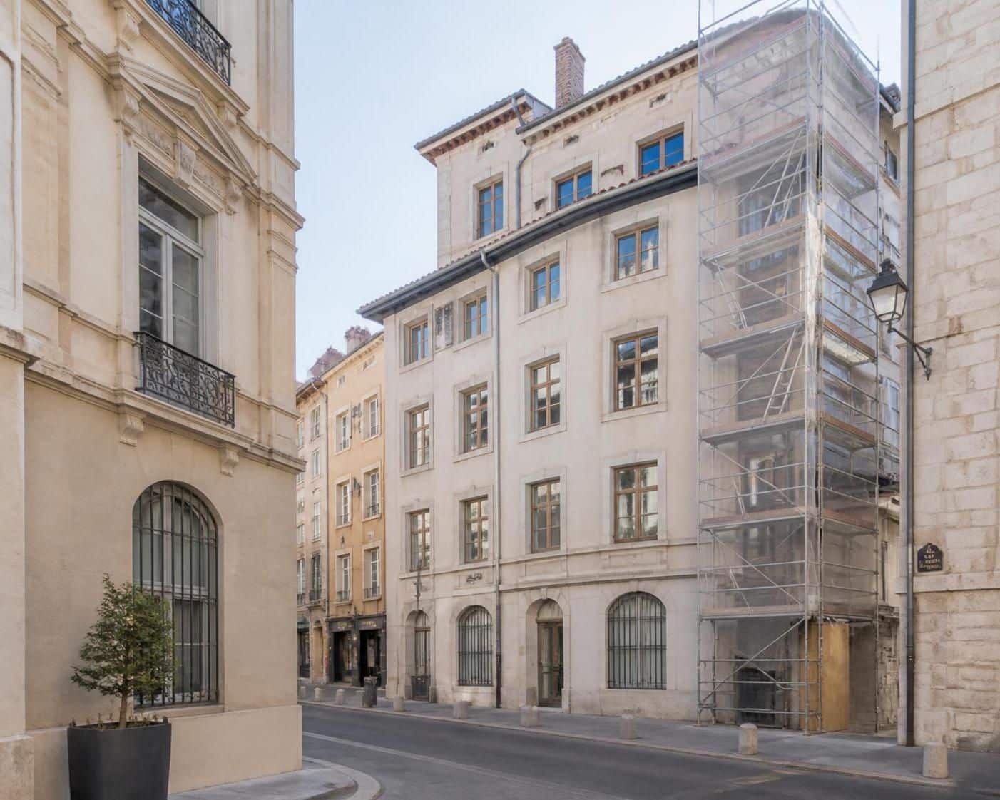 découvrez les nouvelles règles et implications des travaux en zone unesco à lyon suite à l'avis de l'architecte des bâtiments de france. informez-vous sur les changements essentiels pour vos projets.